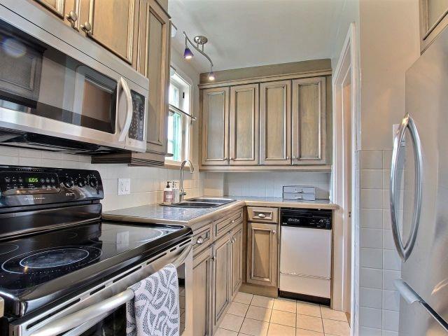 81 Stirling Ave S, House detached with 2 bedrooms, 1 bathrooms and 3 parking in Kitchener ON | Image 5