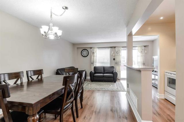 192 Cresthaven Rd, Townhouse with 3 bedrooms, 2 bathrooms and 2 parking in Brampton ON | Image 6