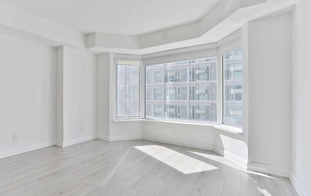 1013 - 155 Yorkville Ave, Condo with 0 bedrooms, 1 bathrooms and 0 parking in Toronto ON | Image 2
