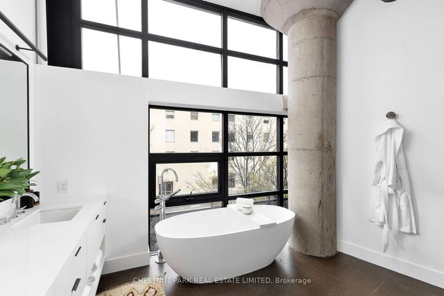 304-305 - 90 Sumach St, Condo with 3 bedrooms, 3 bathrooms and 2 parking in Toronto ON | Image 14