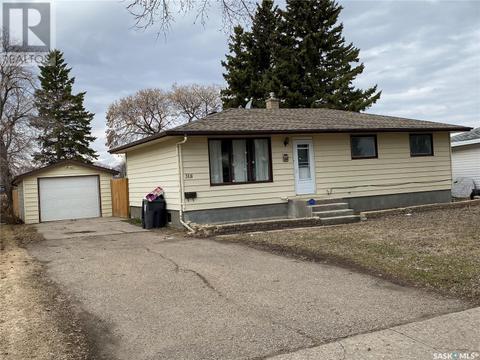 318 Myrtle Avenue, House detached with 5 bedrooms, 2 bathrooms and null parking in Yorkton SK | Card Image