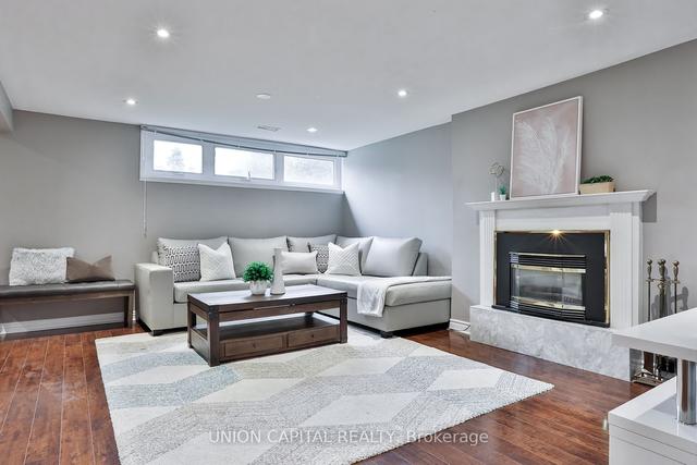 12 Firthway Crt, House detached with 3 bedrooms, 2 bathrooms and 5 parking in Toronto ON | Image 21