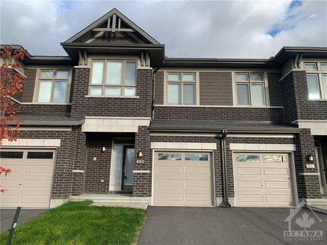 660 Capricorn Circle, Townhouse with 3 bedrooms, 3 bathrooms and 2 parking in Ottawa ON | Image 1