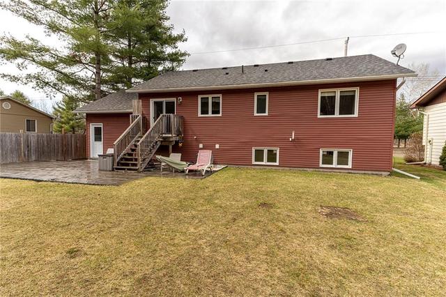 699 Elgin Street, House detached with 4 bedrooms, 2 bathrooms and 2 parking in Laurentian Valley ON | Image 27