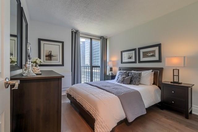 1430 - 33 Harbour Sq, Condo with 1 bedrooms, 1 bathrooms and 1 parking in Toronto ON | Image 8
