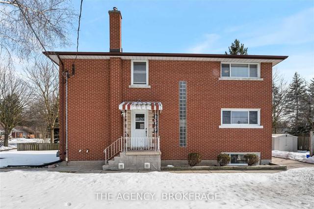 115 Roxborough Ave, House detached with 4 bedrooms, 3 bathrooms and 5 parking in Kitchener ON | Image 1