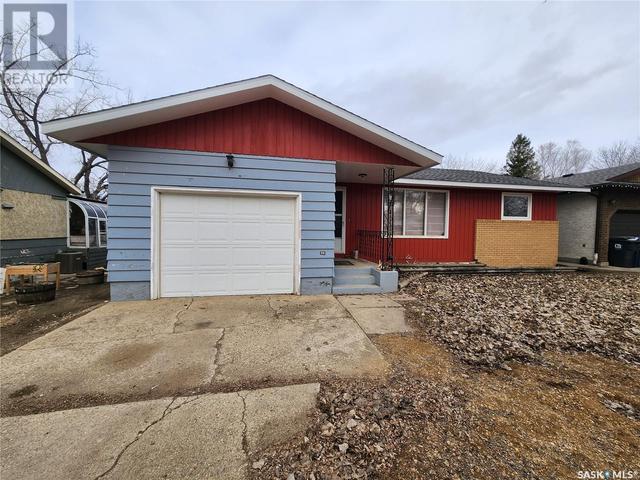 733 Mann Avenue, House detached with 3 bedrooms, 2 bathrooms and null parking in Radville SK | Image 32