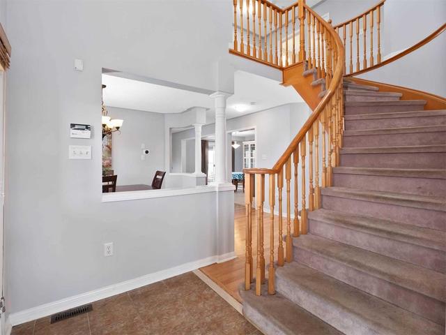 12 Vanier St, House detached with 4 bedrooms, 4 bathrooms and 4 parking in Whitby ON | Image 7