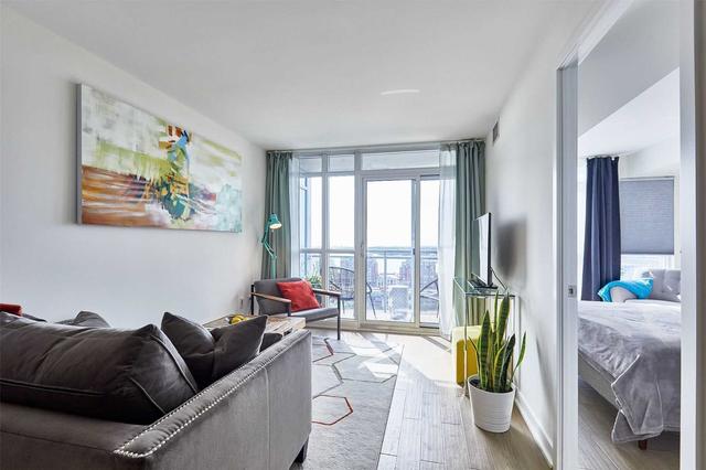 1808 - 15 Iceboat Terr, Condo with 1 bedrooms, 1 bathrooms and 1 parking in Toronto ON | Image 1