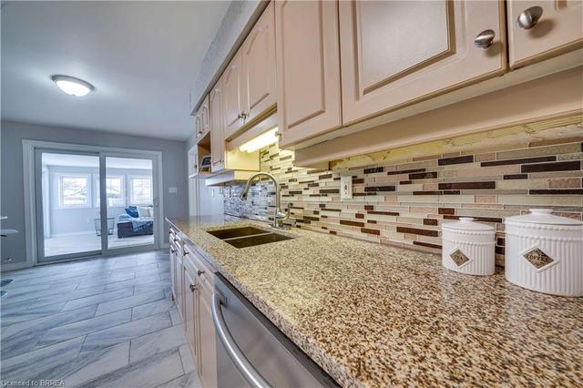 upper - 197 Memorial Drive, House detached with 3 bedrooms, 2 bathrooms and 3 parking in Brantford ON | Image 6
