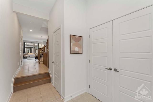 301 Broadridge Crescent, Townhouse with 3 bedrooms, 3 bathrooms and 3 parking in Ottawa ON | Image 4