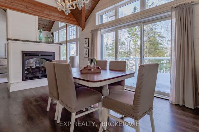 430 E Fox Lake Rd, House detached with 1 bedrooms, 3 bathrooms and 6 parking in Huntsville ON | Image 2