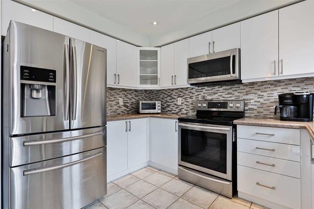 17 Convoy Cres, House semidetached with 3 bedrooms, 4 bathrooms and 3 parking in Vaughan ON | Image 3