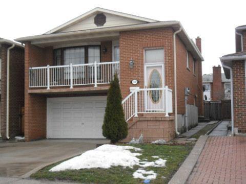 189 Aberdeen Ave, House attached with 3 bedrooms, 2 bathrooms and 4 parking in Vaughan ON | Image 1