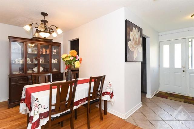 3194 Stockton Drive, Townhouse with 3 bedrooms, 2 bathrooms and 1 parking in Ottawa ON | Image 9