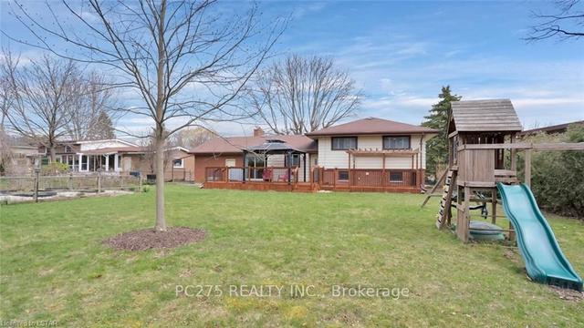 74 Larkspur Cres, House detached with 4 bedrooms, 2 bathrooms and 7 parking in London ON | Image 30