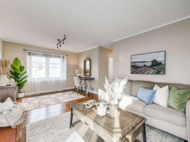 28 Bent Oak Circ, House detached with 3 bedrooms, 2 bathrooms and 2 parking in Mississauga ON | Image 3