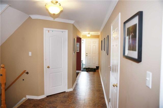 90 Red River Cres, House semidetached with 3 bedrooms, 4 bathrooms and 2 parking in Newmarket ON | Image 2