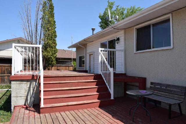 5702 51 Avenue, House detached with 2 bedrooms, 2 bathrooms and 2 parking in Ponoka AB | Image 3