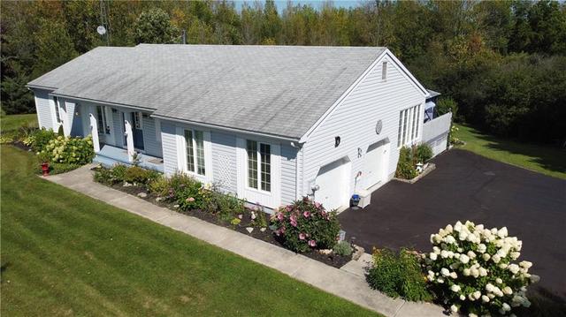 14 Polk Crescent, House detached with 2 bedrooms, 2 bathrooms and 6 parking in Rideau Lakes ON | Image 2