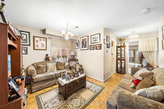 471b Northcliffe Blvd, House semidetached with 3 bedrooms, 3 bathrooms and 3 parking in Toronto ON | Image 4