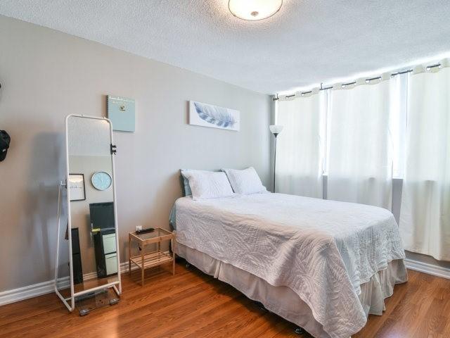 1201 - 3590 Kaneff Cres, Condo with 2 bedrooms, 2 bathrooms and 2 parking in Mississauga ON | Image 7