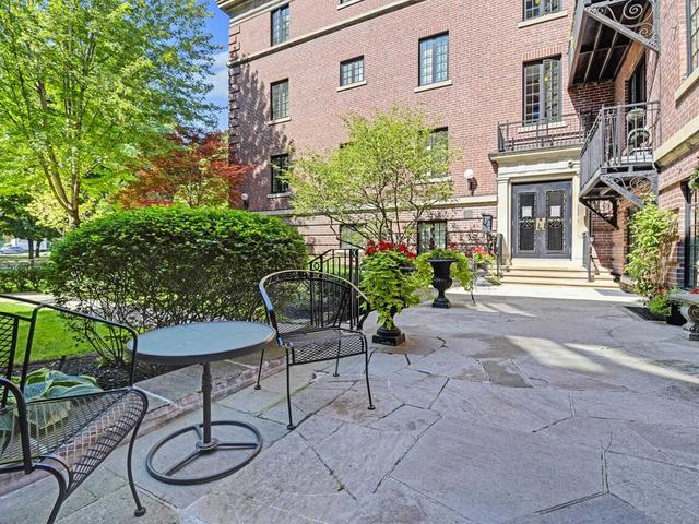 305 - 150 St Clair Ave W, Condo with 3 bedrooms, 1 bathrooms and 0 parking in Toronto ON | Image 17