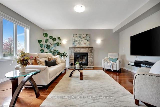 27 Pinehill Dr, House detached with 1 bedrooms, 3 bathrooms and 9 parking in Brant ON | Image 7