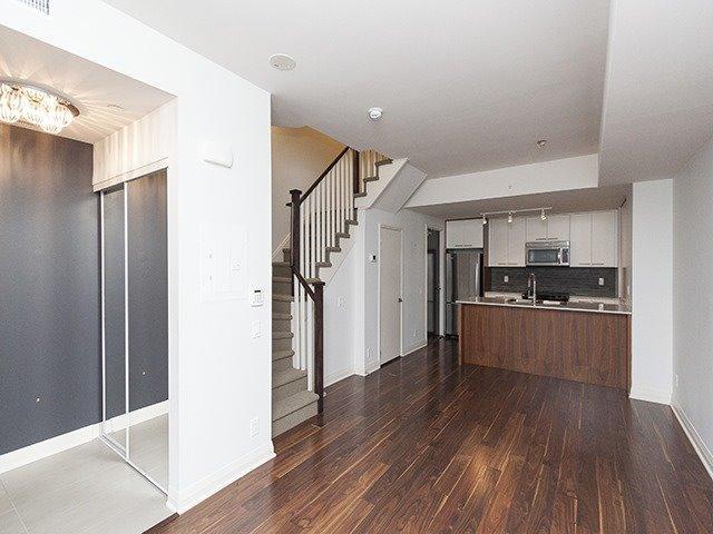 Th107 - 5 Valhalla Inn Rd, Townhouse with 3 bedrooms, 3 bathrooms and 1 parking in Toronto ON | Image 2