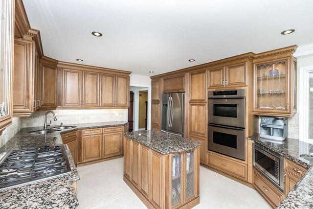 3 Antrim Crt, House detached with 3 bedrooms, 5 bathrooms and 6 parking in Caledon ON | Image 3