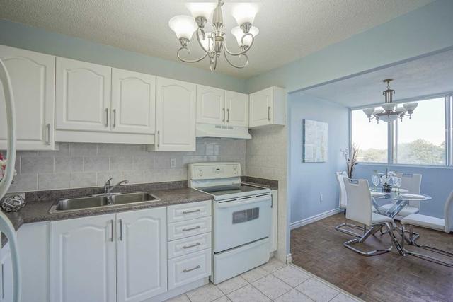 809 - 530 Lolita Gdns, Condo with 3 bedrooms, 1 bathrooms and 1 parking in Mississauga ON | Image 4