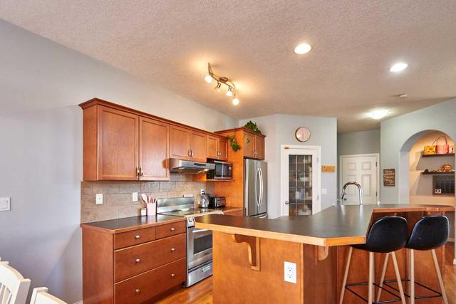 131 Sierra Drive Sw, House detached with 3 bedrooms, 2 bathrooms and 5 parking in Medicine Hat AB | Image 5