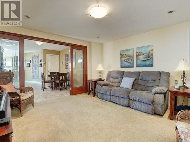10 - 300 Plaskett Pl, House detached with 3 bedrooms, 5 bathrooms and 2 parking in Esquimalt BC | Image 40