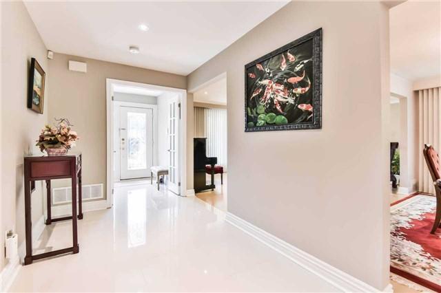 6 Restwell Cres, House detached with 4 bedrooms, 3 bathrooms and 4 parking in Toronto ON | Image 3