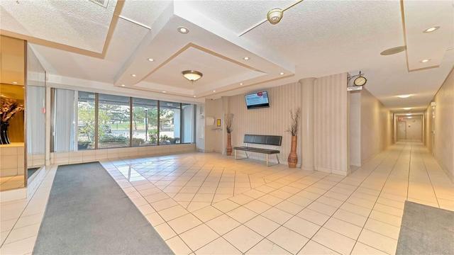 1908 - 21 Knightsbridge Rd, Condo with 2 bedrooms, 1 bathrooms and 1 parking in Brampton ON | Image 3