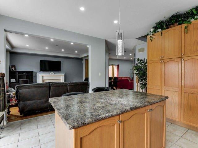 110 Stillman Dr, House detached with 4 bedrooms, 4 bathrooms and 4 parking in Brampton ON | Image 11