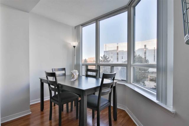 416 - 135 Hillcrest Ave, Condo with 2 bedrooms, 1 bathrooms and 1 parking in Mississauga ON | Image 3