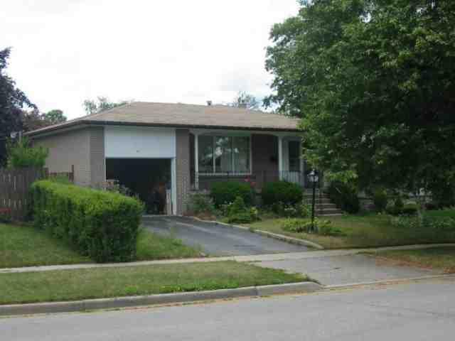 80 Amberjack Blvd, House detached with 3 bedrooms, 1 bathrooms and 2 parking in Toronto ON | Image 1