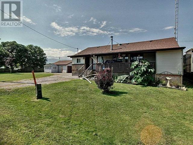 1199 Lakeshore Rd, House detached with 3 bedrooms, 2 bathrooms and 12 parking in Haldimand County ON | Image 2