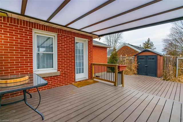 2642 Dundas Street, House detached with 3 bedrooms, 2 bathrooms and 17 parking in London ON | Image 7