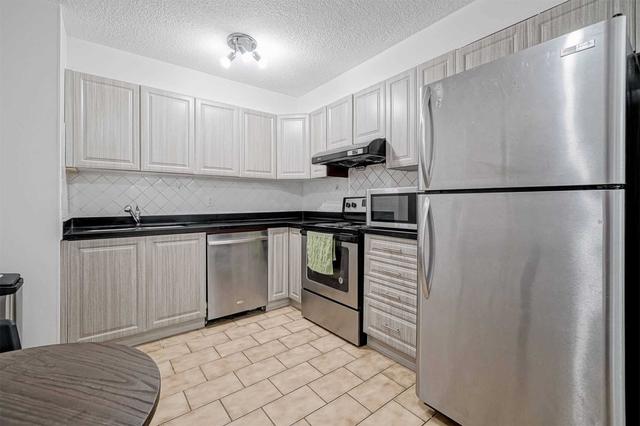 1004 - 20 Mississauga Valley Blvd, Condo with 3 bedrooms, 2 bathrooms and 1 parking in Mississauga ON | Image 2