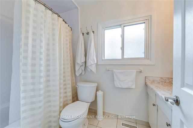 629 Francis Rd, Townhouse with 3 bedrooms, 2 bathrooms and 1 parking in Burlington ON | Image 25