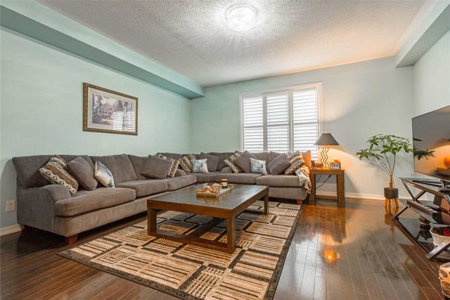 3 Soccavo Cres, Townhouse with 3 bedrooms, 4 bathrooms and 2 parking in Brampton ON | Image 4