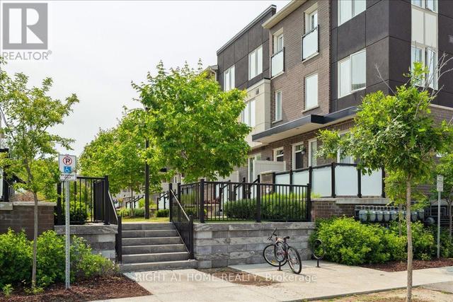 13 - 35 Heron Park Pl, Townhouse with 3 bedrooms, 3 bathrooms and 1 parking in Toronto ON | Image 3
