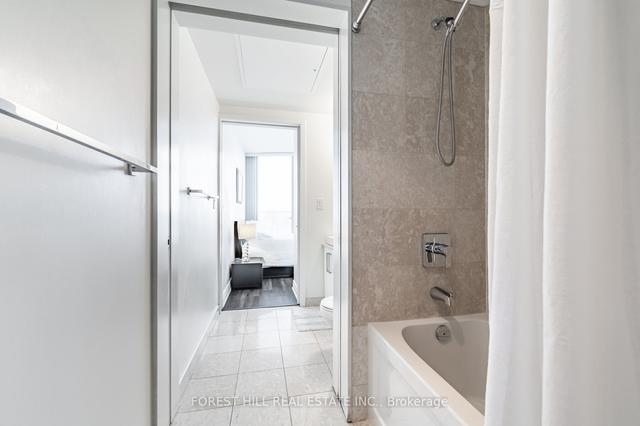 4107 - 12 York St, Condo with 2 bedrooms, 2 bathrooms and 1 parking in Toronto ON | Image 5
