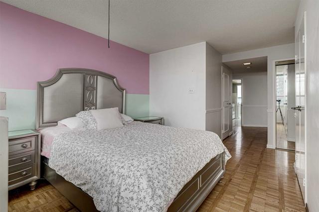 2205 - 3650 Kaneff Cres, Condo with 3 bedrooms, 2 bathrooms and 1 parking in Mississauga ON | Image 19