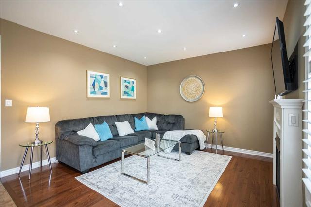 211 Smoothwater Terr, House detached with 4 bedrooms, 3 bathrooms and 3 parking in Markham ON | Image 6