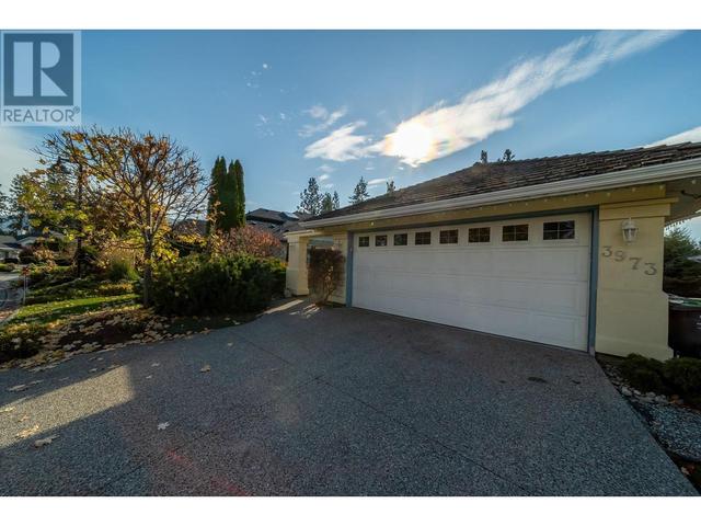 3973 Gallaghers Circle, House detached with 3 bedrooms, 3 bathrooms and 4 parking in Kelowna BC | Image 3