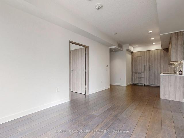 303 - 85 Mcmahon Dr, Condo with 2 bedrooms, 2 bathrooms and 1 parking in Toronto ON | Image 6
