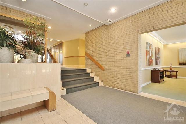 309 - 1100 Ambleside Drive, Condo with 2 bedrooms, 1 bathrooms and 1 parking in Ottawa ON | Image 2